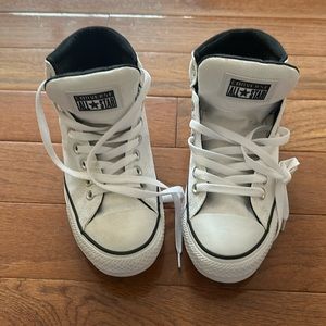 Converse 155469C Brand New without tags. Size 9